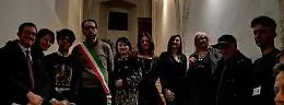 Il palazzo del Gattopardo ospita una personale di dipinti di donna e abiti di alta moda