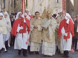 Settimana Santa a Enna, le confraternite in pellegrinaggio verso il Duomo