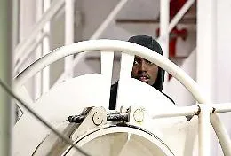 Nave Gregoretti a Catania con i superstiti del naufragio