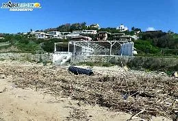 Agrigento, la piena dell&rsquo;Akragas trasporta rifiuti
