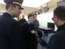 AstroSamantha tra i migranti a Lampedusa con l&rsquo;Unicef