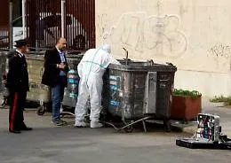 Gett&ograve; la figlia nel cassonetto dopo cinque mesi va in carcere
