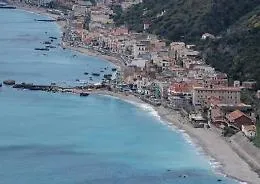 Estate lunga sul Lido: mare caldo ma meno presenze