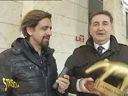 Il Tapiro di Striscia a Roberto Giacobbo Defin&igrave; soprannaturali i roghi di Caronia