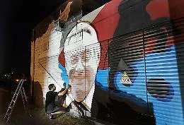 Il murales sfregiato di Candido Cannav&ograve; ripulito