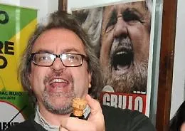 Il senatore catanese del M5S &ldquo;condanna&rdquo; Renzi: &laquo;Da impiccare&raquo;