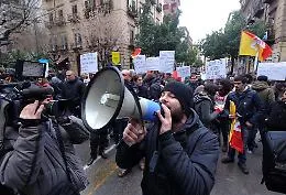 La protesta contro Salvini, a Palermo con la felpa &ldquo;Sicilia&rdquo;