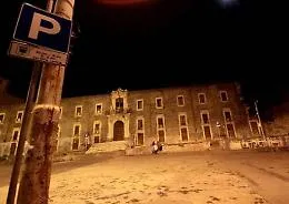 &laquo;Le piazze non sono parcheggi occupiamole pacificamente&raquo;
