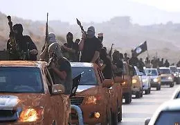 Libia in mano all&rsquo;Isis, italiani in fuga Il primo gruppo rimpatriato in Sicilia