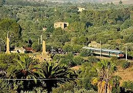 Metti un sabato sul treno storico attraversando la Valle dei Templi