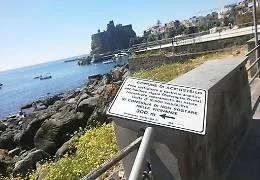 Riviera dei Ciclopi, mare &ldquo;vietato&rdquo; e il collettore fognario resta un miraggio