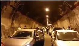 Siculiana, gi&ugrave; calcinacci dalla volta Automobilisti bloccati in galleria