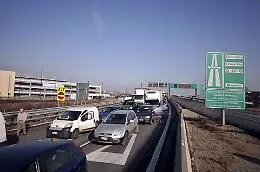 Incidenti stradali, scontro tra moto e auto sulla Tangenziale, un ferito 