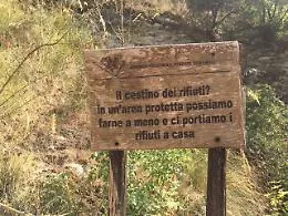 I laghetti di Cavagrande fra turisti e rifiuti abbandonati