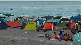 Ferragosto, le tendopoli sulle spiagge siciliane