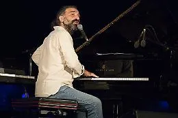 Applausi a Taormina per il viaggio di Stefano Bollani nella musica partenopea