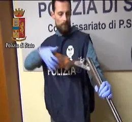 Vittoria, va a caccia, gli parte un colpo e perde un dito