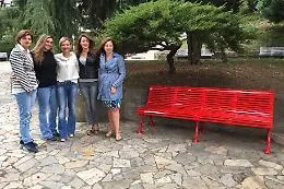 Trecastagni, una panchina rossa dedicata a Laura