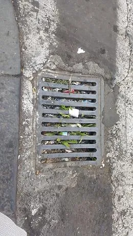 Catania, Via Caronda angolo Via Monserrato: tombino ancora otturato