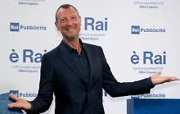 Sanremo, stasera al Tg1 Amadeus anticiper&agrave; i nomi dei 22 Big in gara