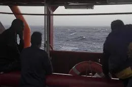 Migranti, il Viminale assegna il porto di Messina alla Ocean Viking