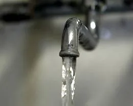 Caldo torrido, acqua  che puzza e scoppia l'emergenza 
