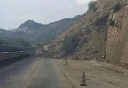 A18 interrotta, i primi rilievi del Cas &rdquo;Frana causata da lavori abusivi su collina&rdquo;