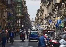 Catania, scippata turista tedesca Banditi le rompono anche un dito