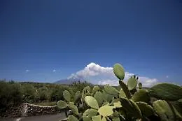 Prosegue attivit&agrave; stromboliana su Etna Resta nube di cenere lavica