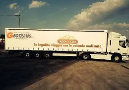 I camion dell&rsquo;azienda confiscata ad Ercolano viaggiano con il logo di &ldquo;Addiopizzo&rdquo;