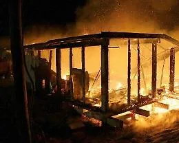 Priolo, boato  e fiamme in chiosco "Il Fenicottero Rosa"
