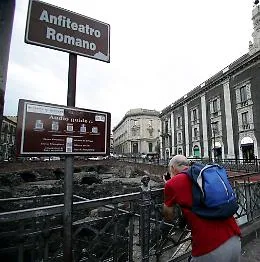 Luci hi tech e app, la nuova vita del &ldquo;Colosseo&rdquo; sotto il vulcano