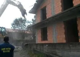 Parco dell&rsquo;Etna, arrivano le ruspe: abbattuta una villetta abusiva