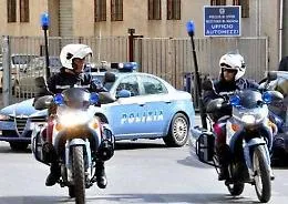 Ragusa, gli sequestrano l&rsquo;auto e lui tenta di darla alle fiamme