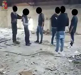 Sequestrano e linciano 16enne A Patti branco in manette