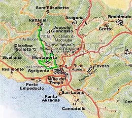 Cadono massi dal costone, chiusa la strada Fondacazzo-contrada Borsellino