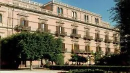Catania, blitz della Gdf al Bellini dopo una segnalazione della banca