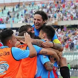 Il Catania in campo con la Reggina e qualcuno ha depredato lo spogliatoio