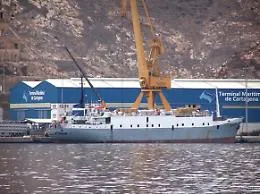 Migranti prigionieri su un mercantile liberati dalla Guardia Costiera