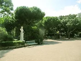 Messina, carenza di aule, lezione nella villa per gli studenti del Seguenza