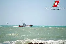 A Lampedusa 84 migranti partiti dalla Tunisia, a Pozzallo denunciati tre scafisti