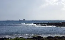 Mare mosso e forte vento alle Eolie: Alicudi e Filicudi isolate
