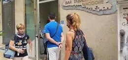 Lampedusa, dopo due giirni arrivano le sigarette. Tabaccai assaltati
