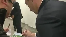 La gaffe di Buffon con il fan (forse) cinese: &laquo;Hai il Corona? C**zo sei di Wuhan?&raquo;