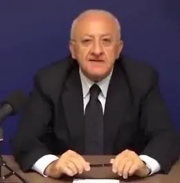 De Luca: &laquo;Auguri a Briatore per la sua prostatite ai polmoni...&raquo;