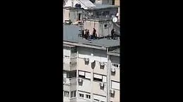 A Palermo la grigliata sui tetti finisce male: arriva un elicottero della Polizia