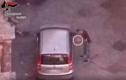 Palermo, il video dell'operazione antidroga al mercato del Capo