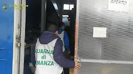 Misterbianco, le Fiamme Gialle nel "capannone" della merce fasulla
