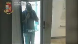 Trapani, rapinatori traditi dalla T shirt bianca e nera