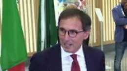 Autonomia, Fontana a Boccia: &laquo;Pu&ograve; parlare in milanese? Ha parlato romano&raquo;